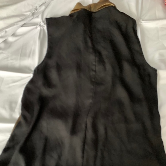 Gold Sleeveless Blouse - Picture 2 of 5